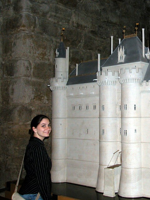 Lea Under The Louvre